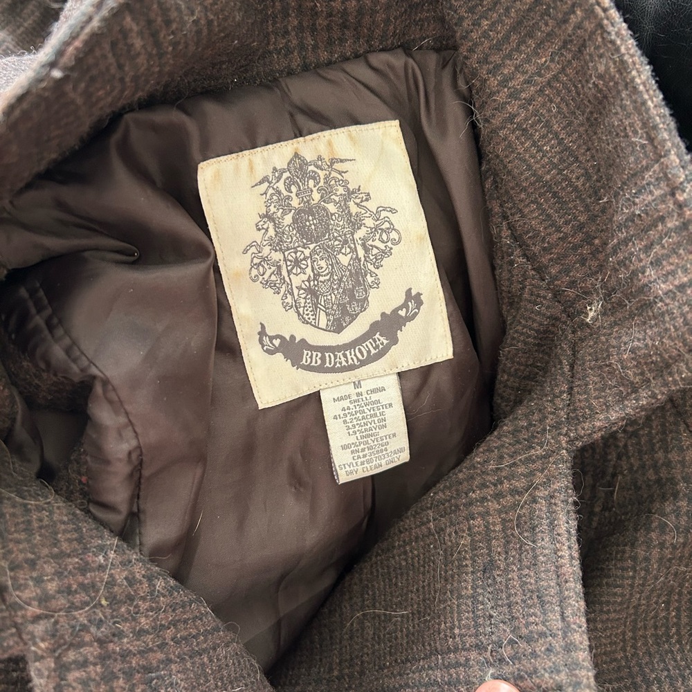BB Dakota short sleeve cape trench coat - Picture 2 of 3